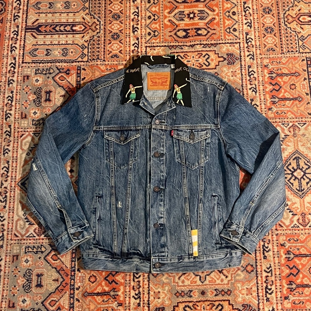 LEVI’S HULA GIRL TRUCKER DENIM JACKET =]